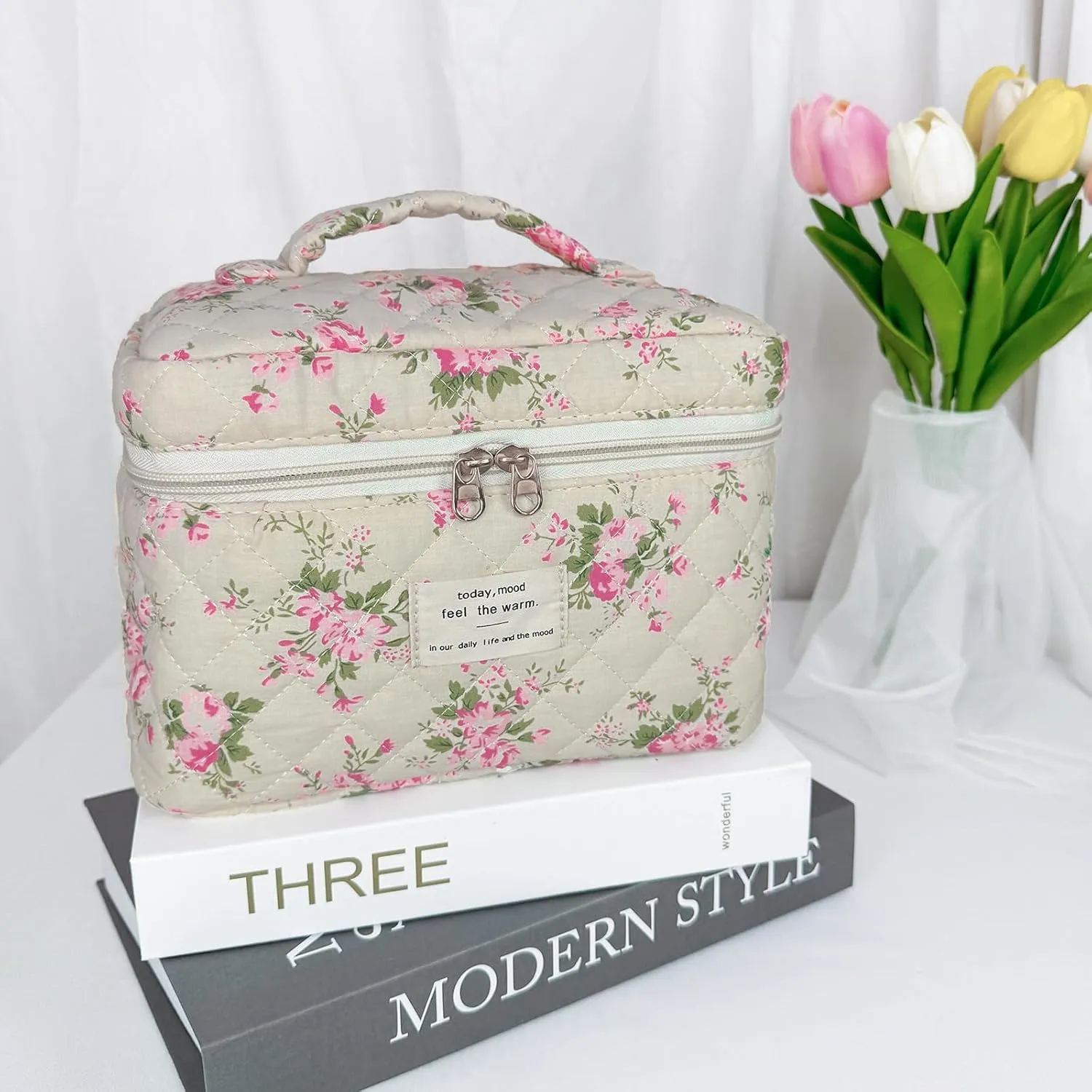 Large Travel Quilted Makeup Bag for Women, Floral Cotton Cosmetic Bag Cute Coquette Aesthetic Floral Toiletry Organizer Bag for Girls Little Pink Flower Cosmetic Zipper Storage Bag