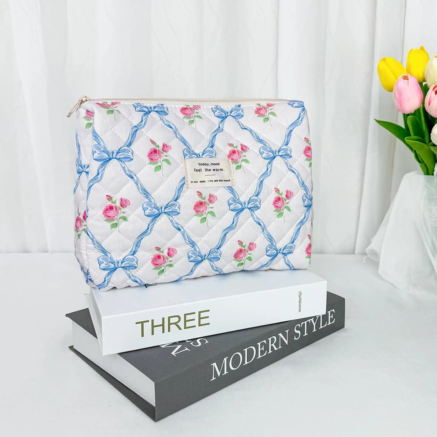 Quilted Makeup Bag, Cute Floral Makeup Bag Portable Cotton Cosmetic Tote Bags for Women Ladies Medium Girls Purse Pouch Blue Bow Flowers Toiletry Makeup Bag Organizer
