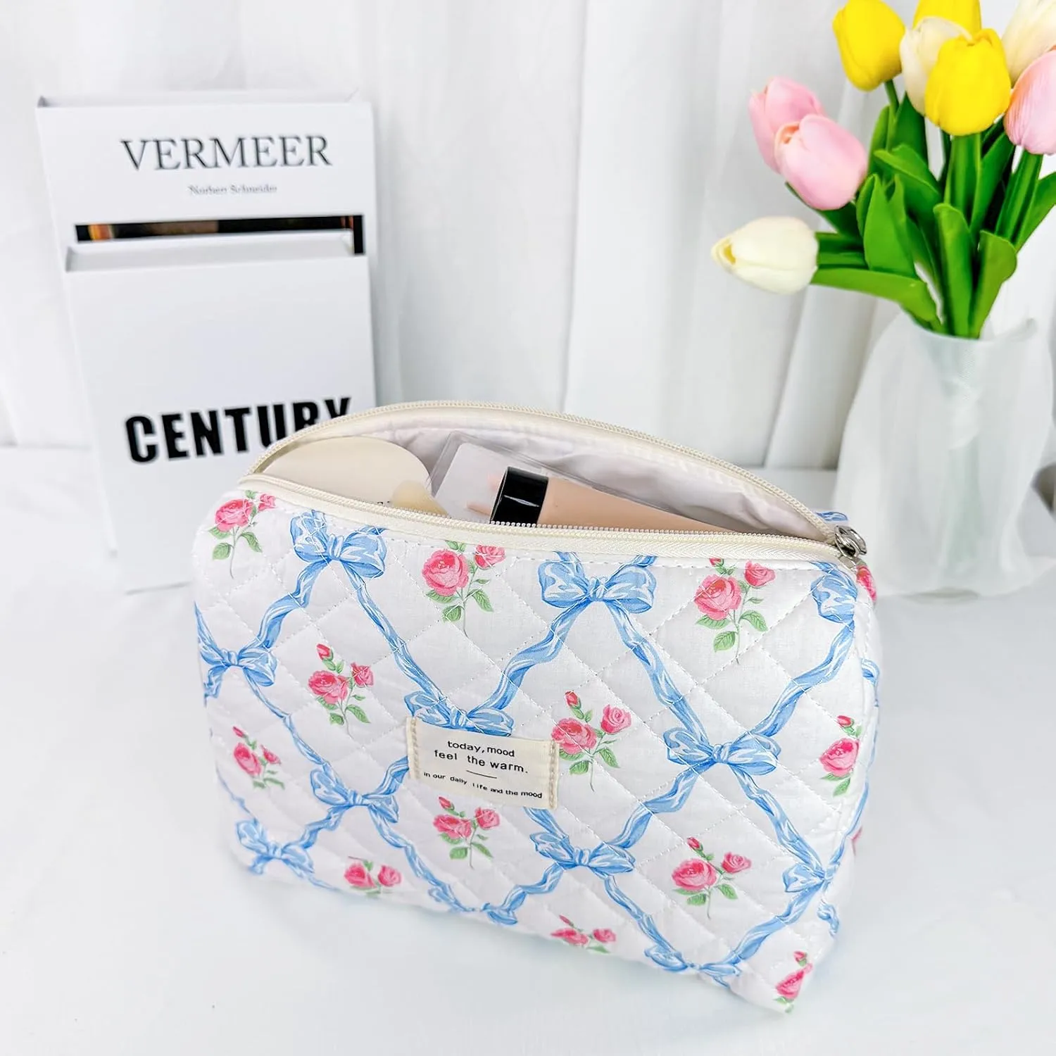 Quilted Makeup Bag, Cute Floral Makeup Bag Portable Cotton Cosmetic Tote Bags for Women Ladies Medium Girls Purse Pouch Blue Bow Flowers Toiletry Makeup Bag Organizer