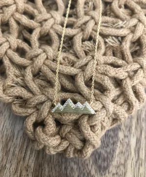 STUDDED MOUNTAIN RANGE NECKLACE